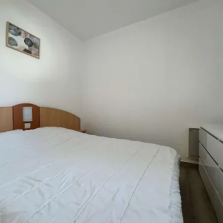 Cosy Avec Piscine, Proche Port Et - - Fr-1-246-575